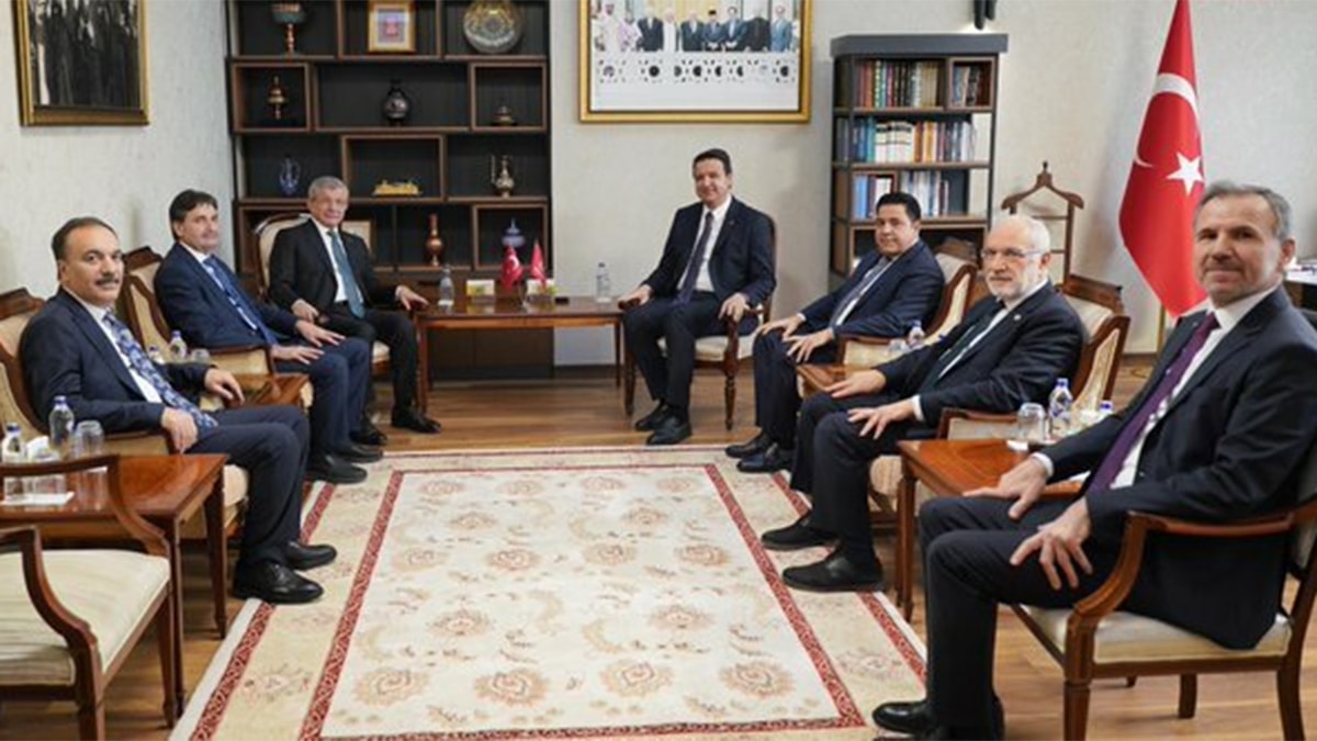 Davutoğlu'ndan Saadet ve DEVA Partisi'nde ziyaret