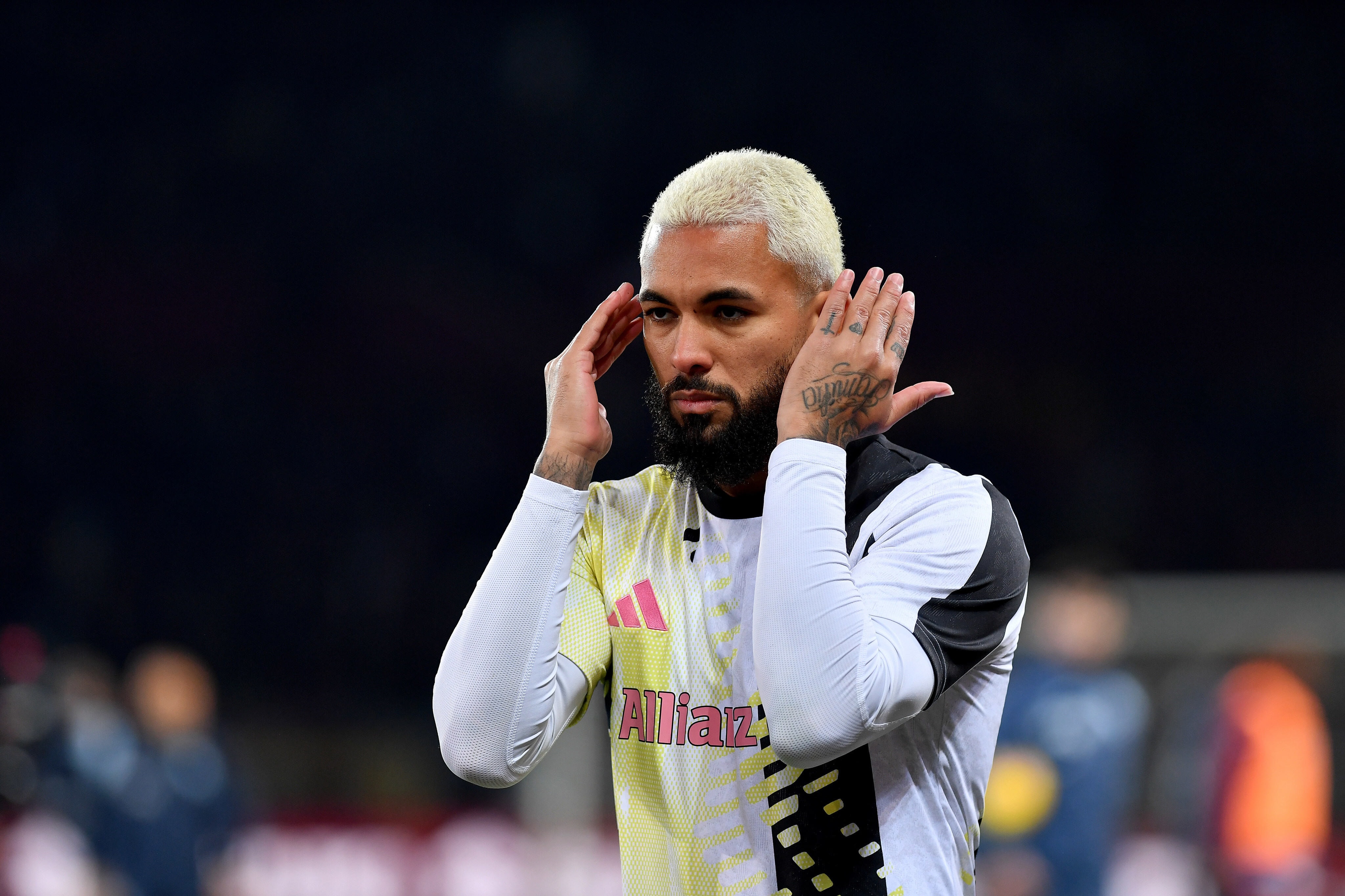 Douglas Luiz geri döndü