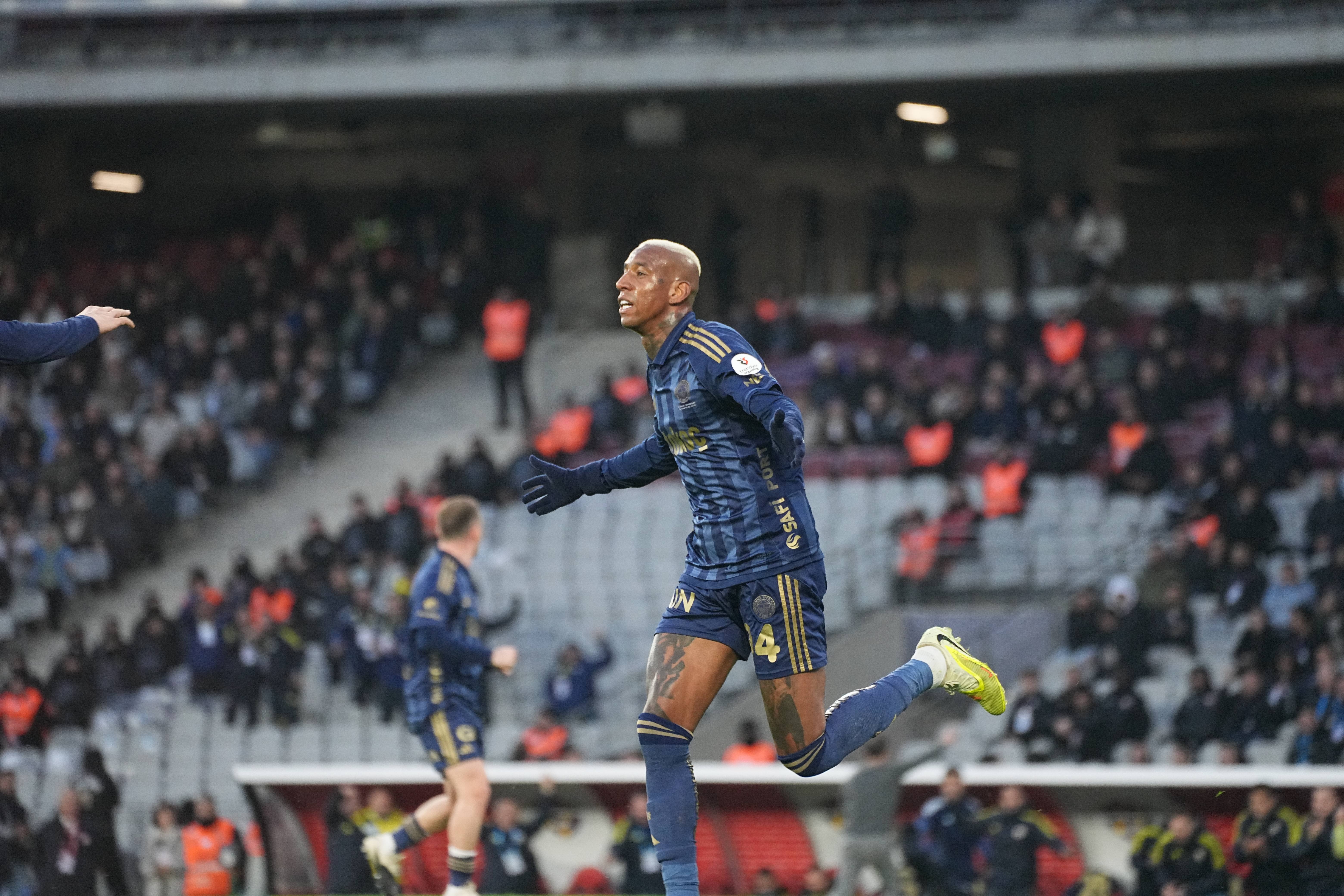 Talisca indirim yaptı, Fenerbahçe'de kaldı