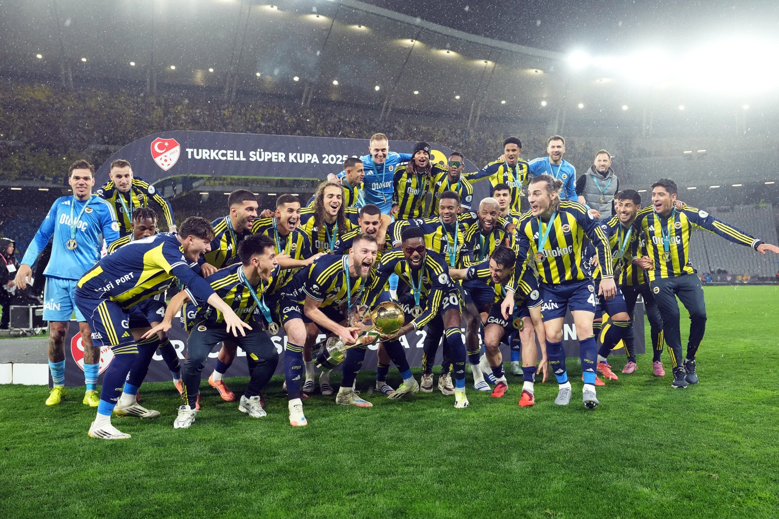 Fenerbahçe'den örnek hareket! Maaşların %1'i ayrılacak