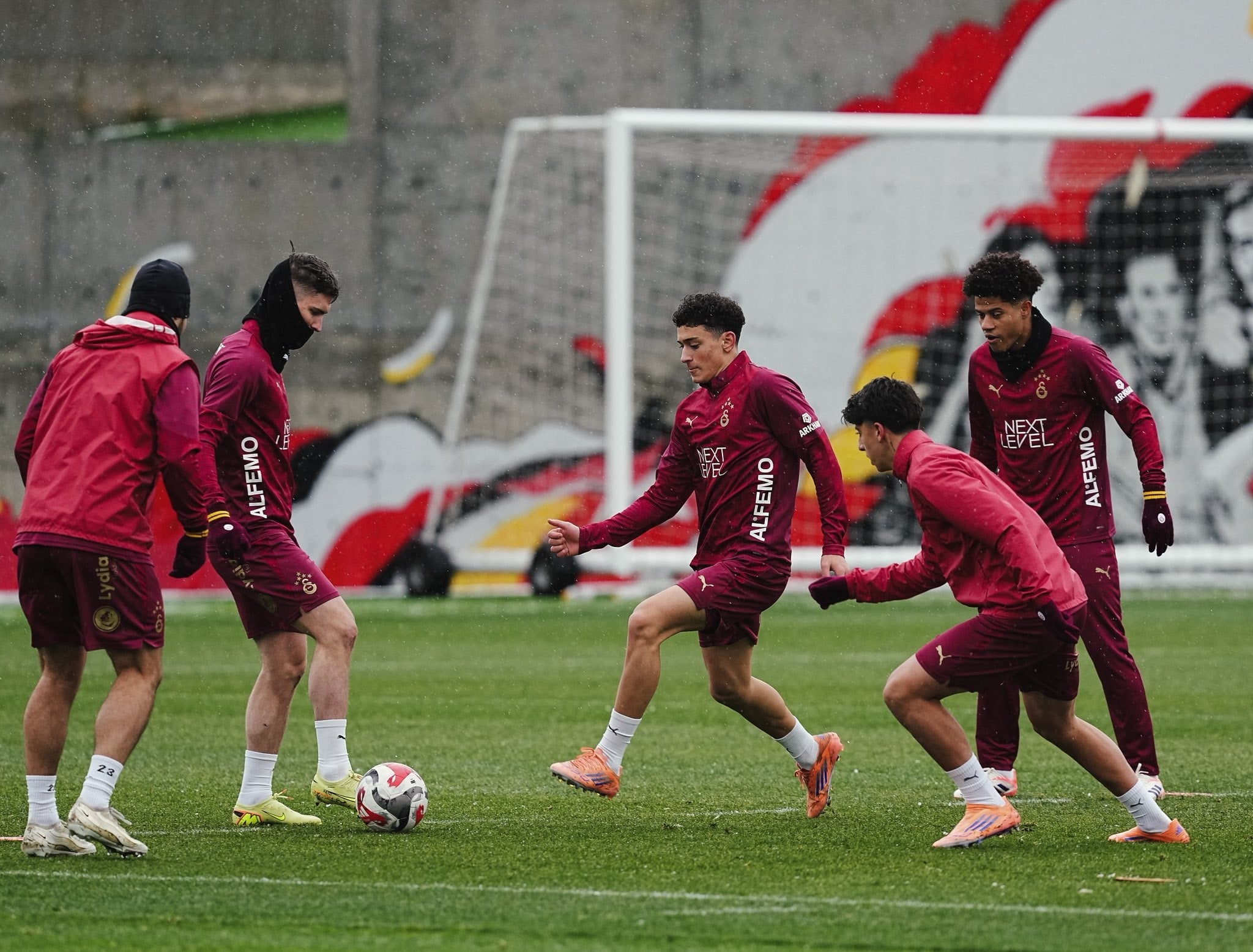 G.Saray'ın kamp kadrosu belli oldu! Beş yıldız yok