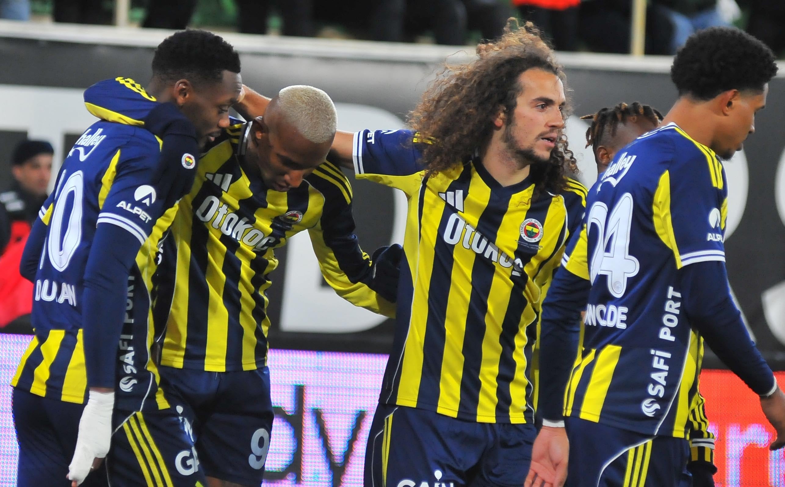 Fenerbahçe'nin yıldızı için olay sözler: 'Ayrılmasıyla bayram ettik'