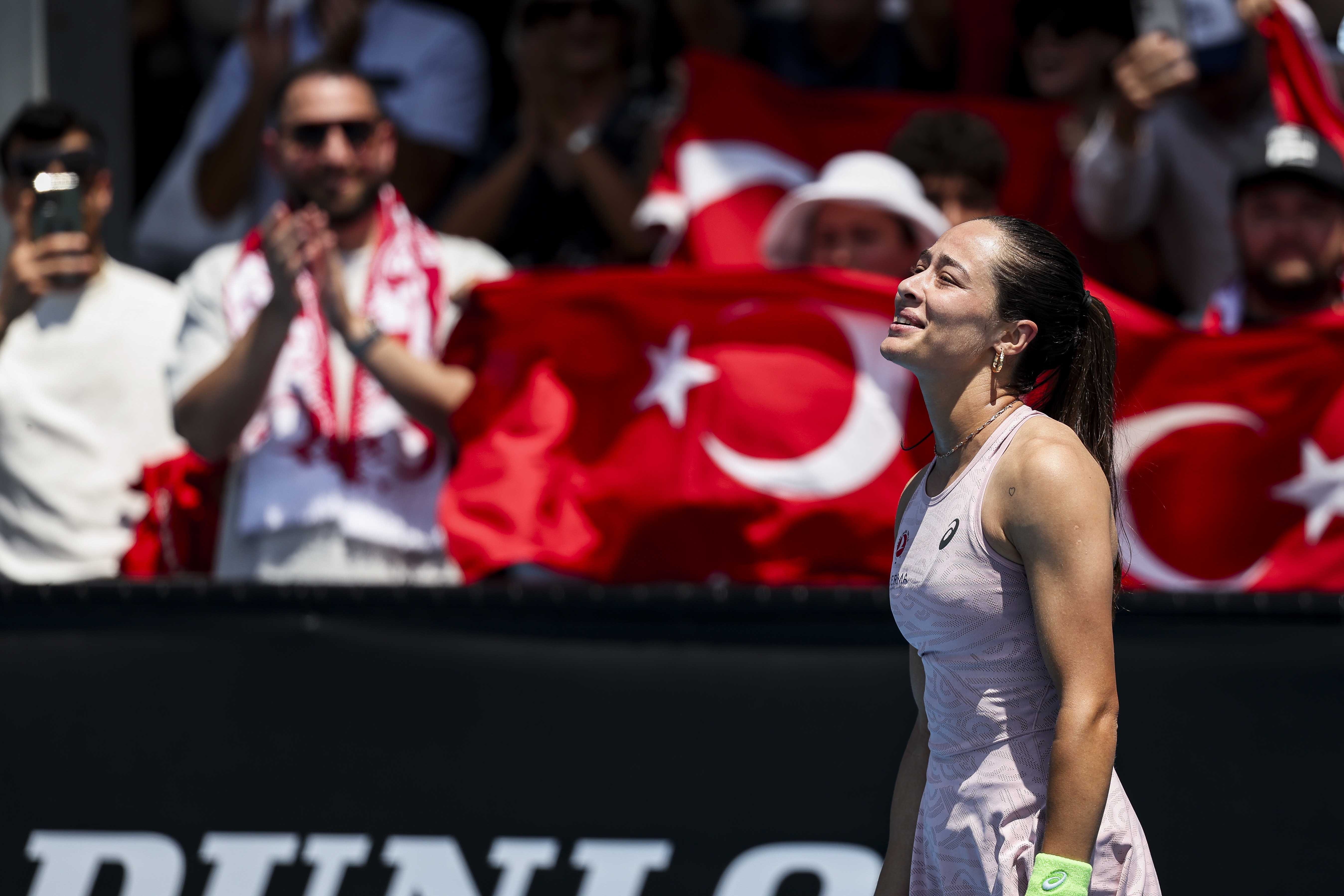 Zeynep Sönmez'e muhteşem destek: 'İstanbul'da gibi hissettim'