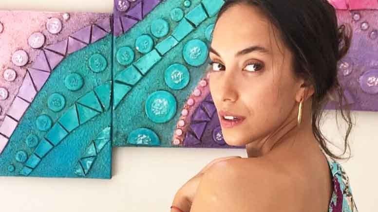 Dizisi final yapan oyuncu biletini aldı, profesör aşkına uçtu