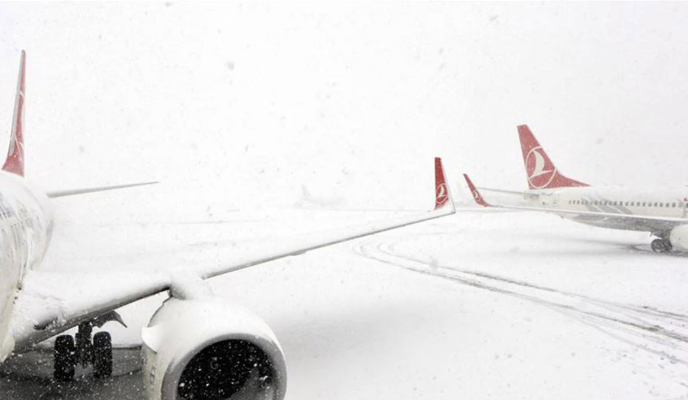 Diyarbakır’da yollar buz pistine dönünce tüm uçuşlar iptal edildi