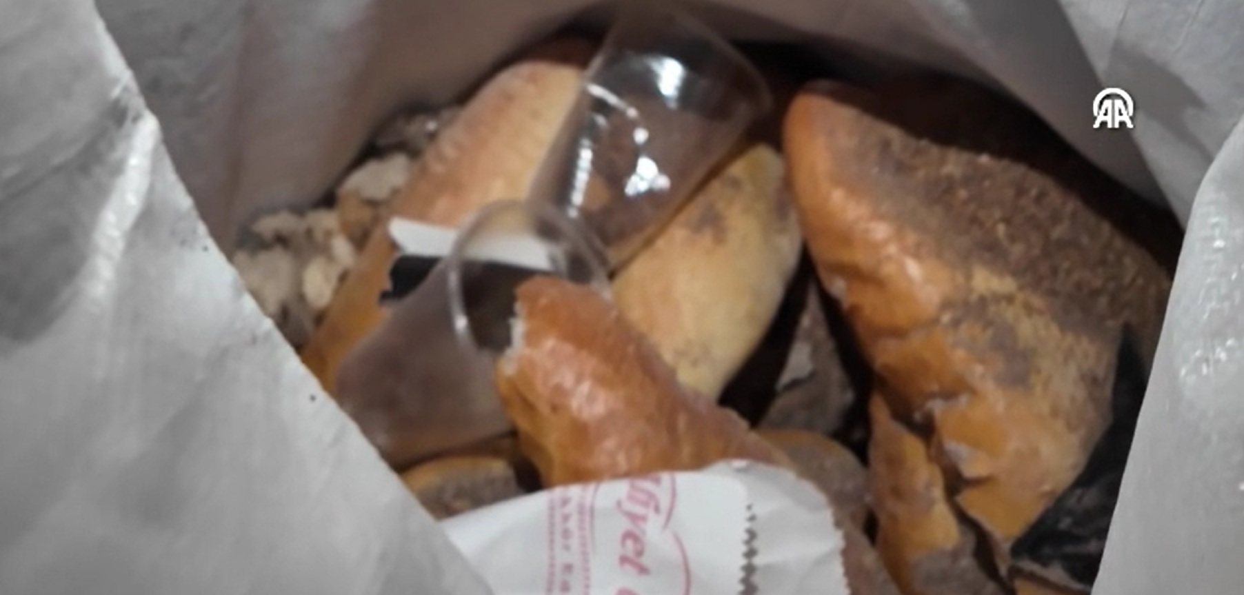 Görenlerin midesi kalktı! Vatandaşa ekmek diye bakın ne yedireceklerdi