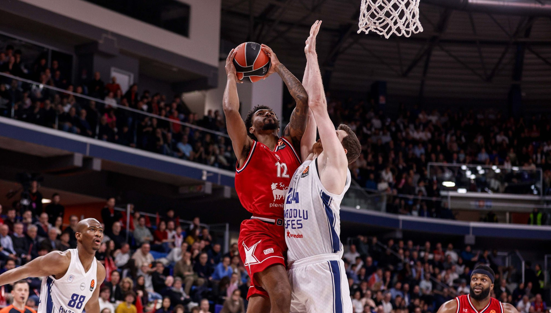 Anadolu Efes Euroleague'de yine mağlup