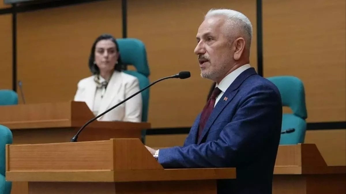 İstifa konuşması sosyal medyada gündem olan AKP'li isim CHP'ye katıldı