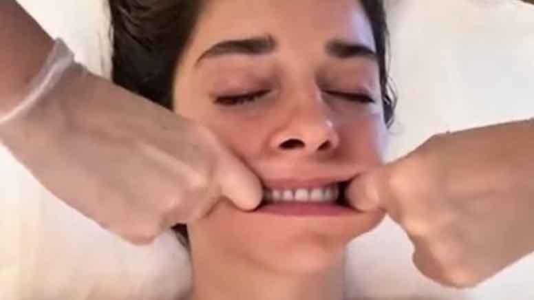 Ünlü isim ağzının içine masaj yaptırdı