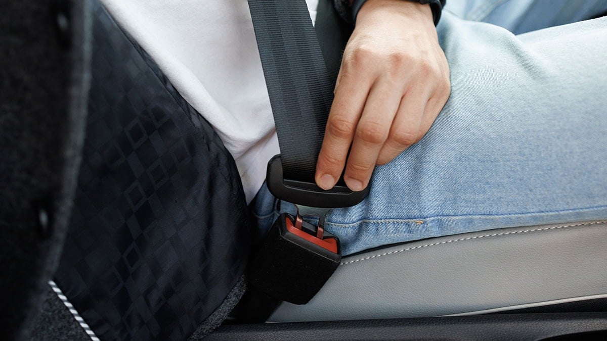 Bu yolda emniyet kemeri takmak yasak! Sebebi hayat kurtarıyor