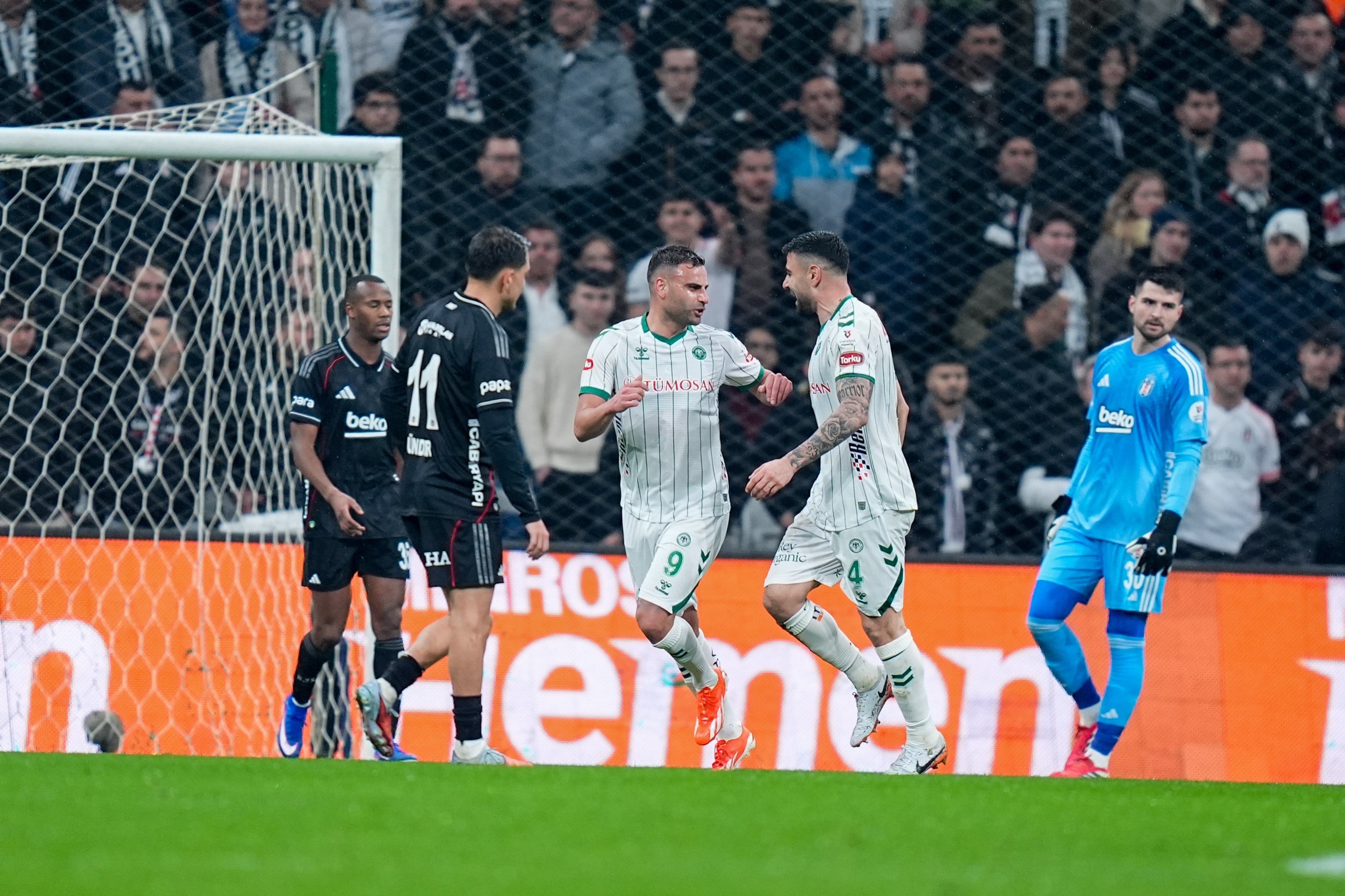 Dolmabahçe'de Beşiktaşlı futbolcuya tepki