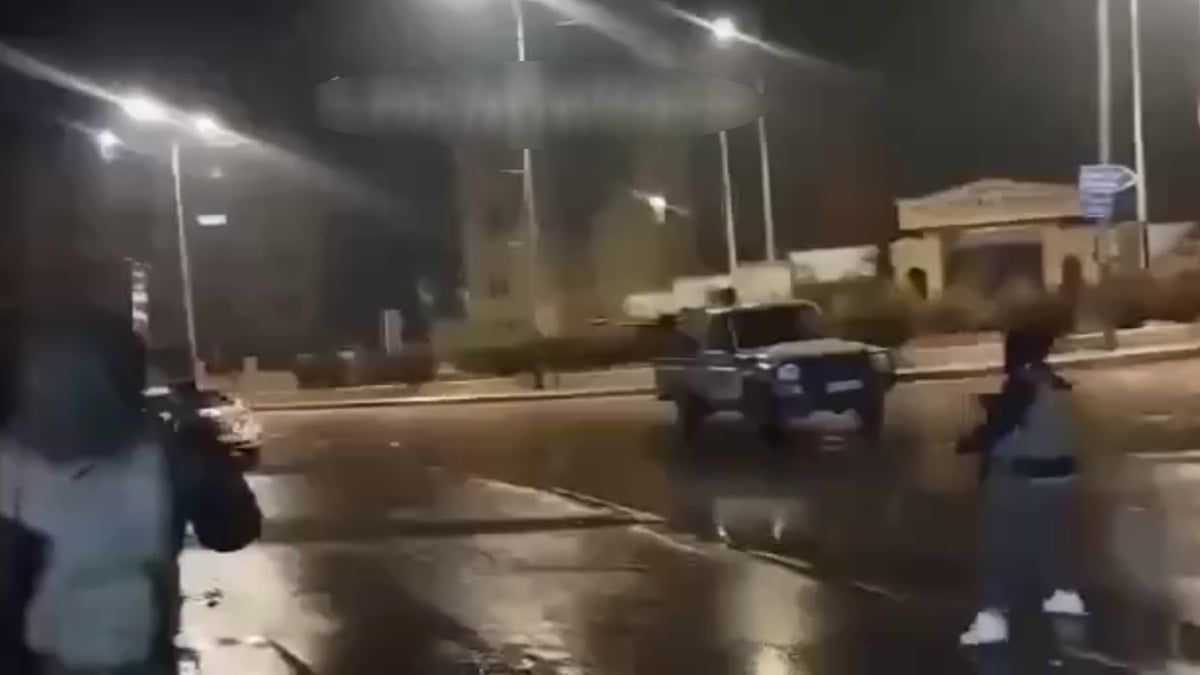 SDG'liler teker teker teslim oluyor: Suriye Ordusu Şeyh Meksud'u ele geçirildi