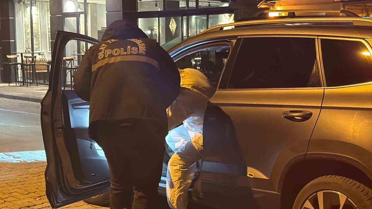 Eski Belediye Başkan yardımcısı bıçakla öldürüldü