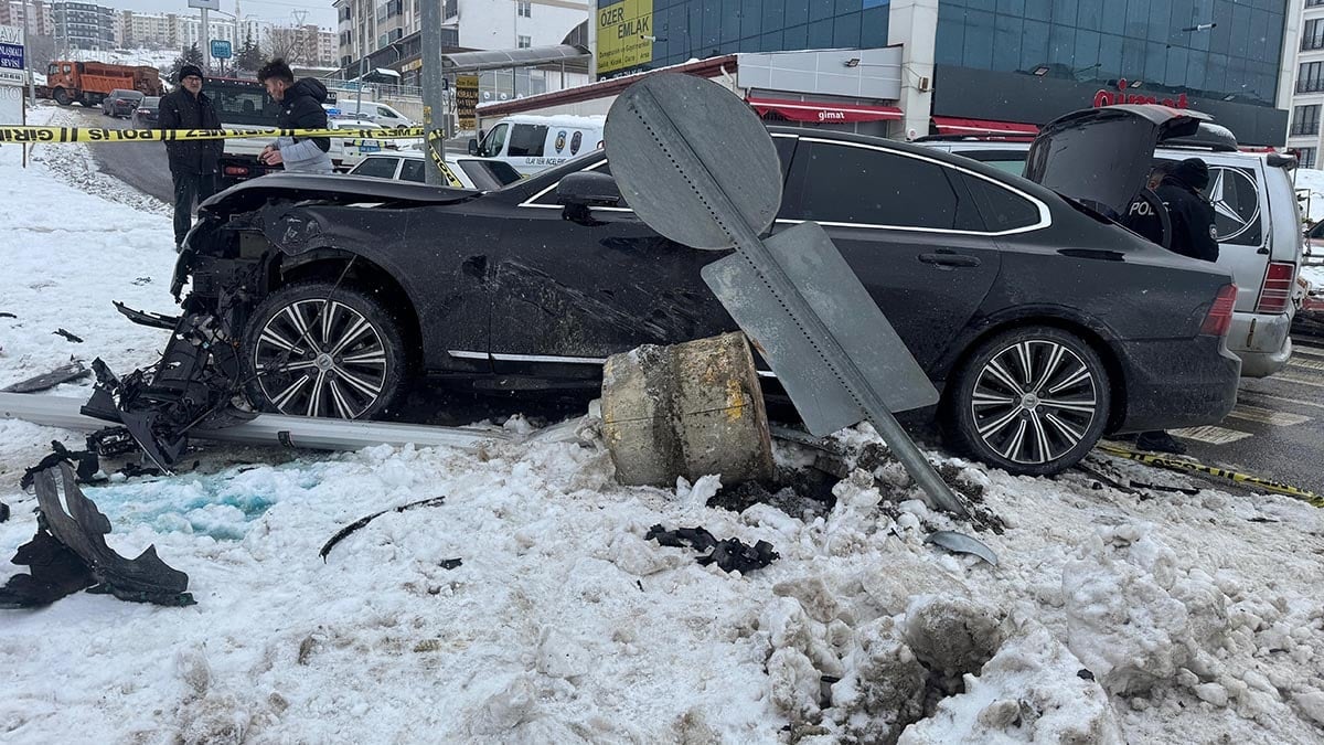 Yozgat’ta iki otomobil çarpıştı, 1 kişi ölü