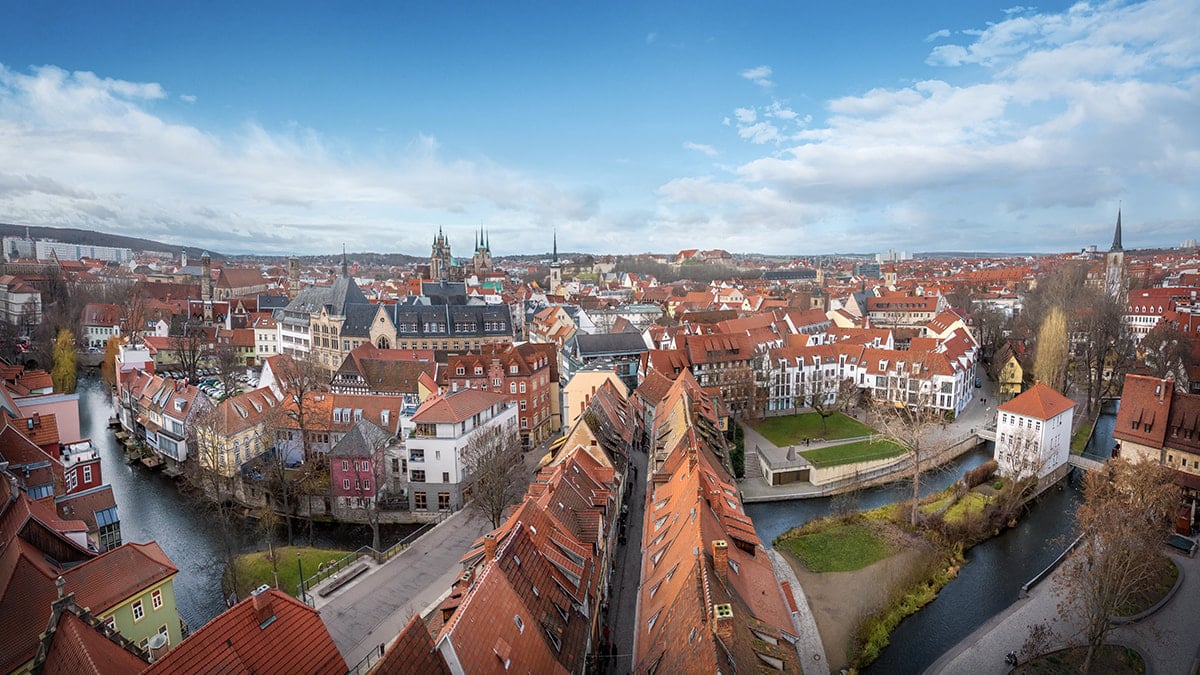Bu dev köprünün üzerinde trafik değil, evler var