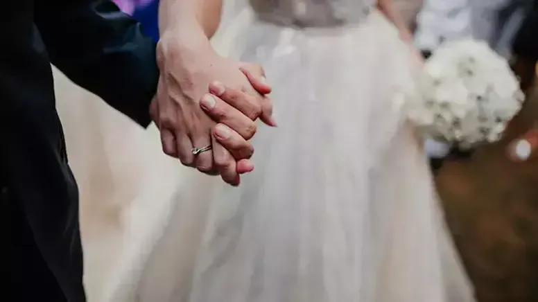 Türk bir kadınla evlenecek olan yabancı, o geleneği öğrenince isyan etti 