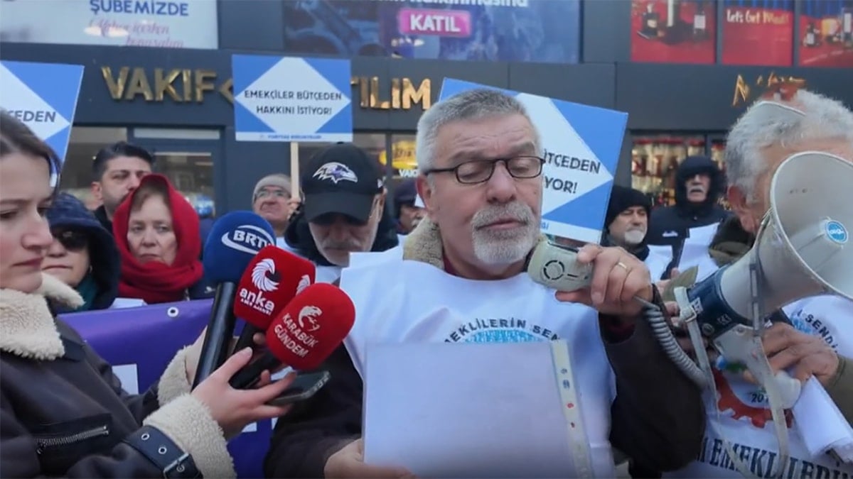 Emekliler 'seyyanen zam' talebiyle eylemde