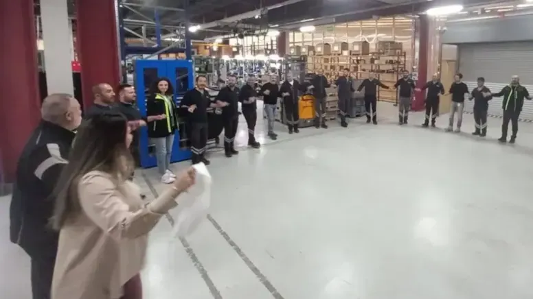 Fabrikada en düşük maaş 80 bin liraya yükseldi, işçiler bayram etti