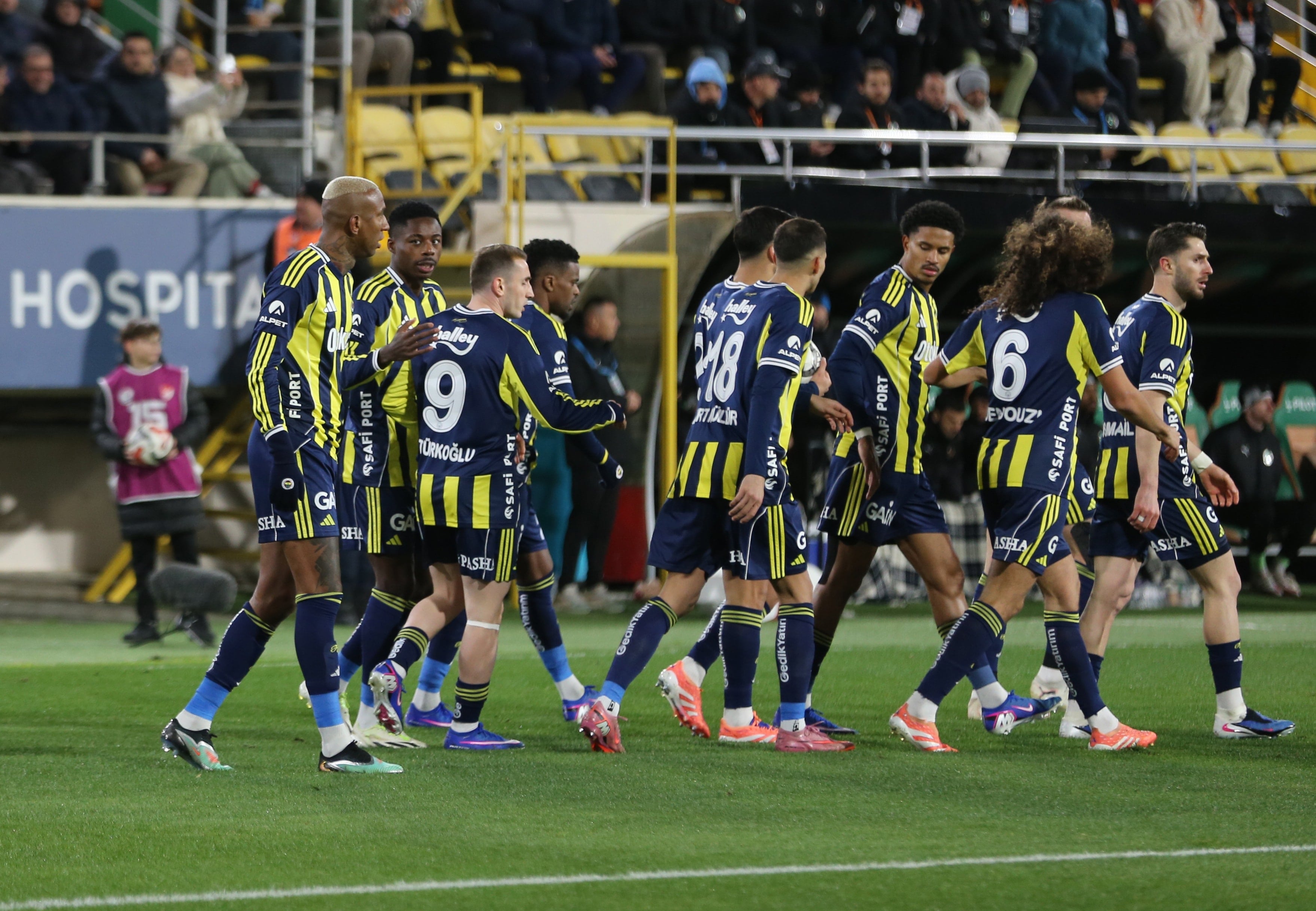 F.Bahçe fırsatı tepmedi! Puan farkı 1'e indi