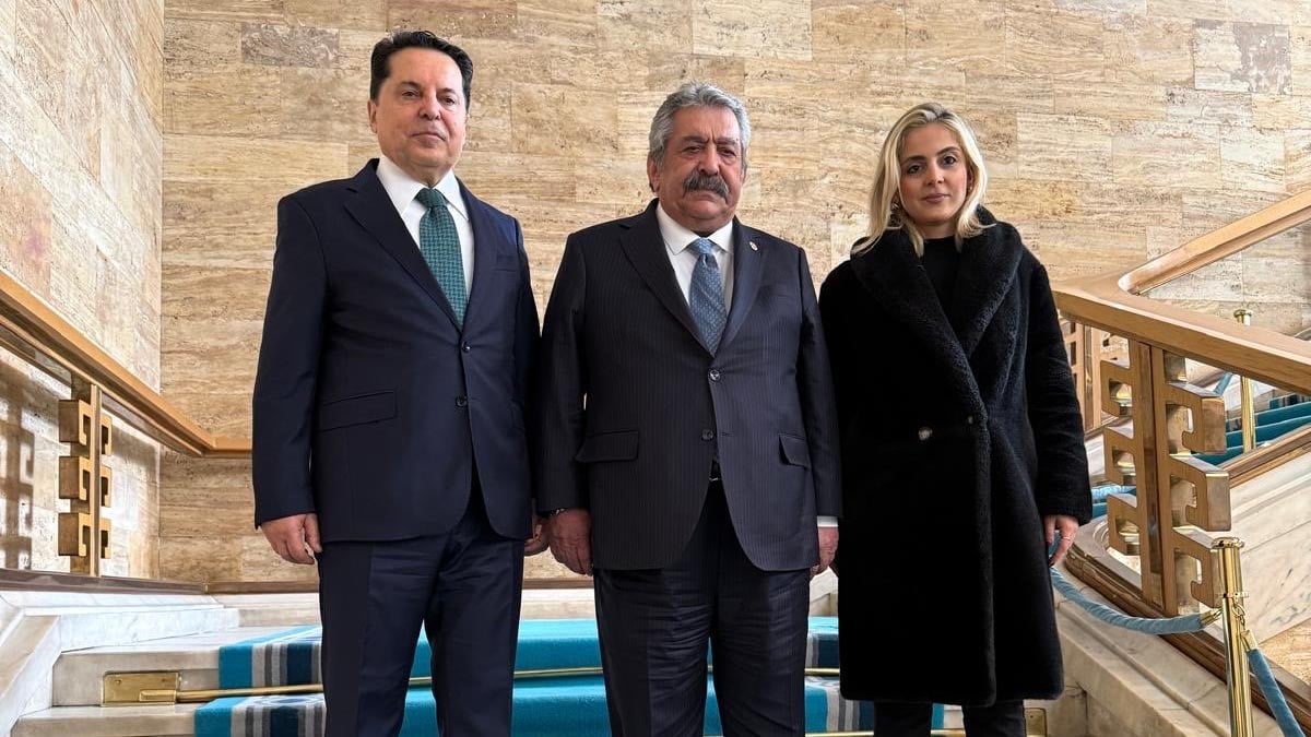 MHP'li Feti Yıldız, TBMM'de Ahmet Özer ve kızı ile bir araya geldi