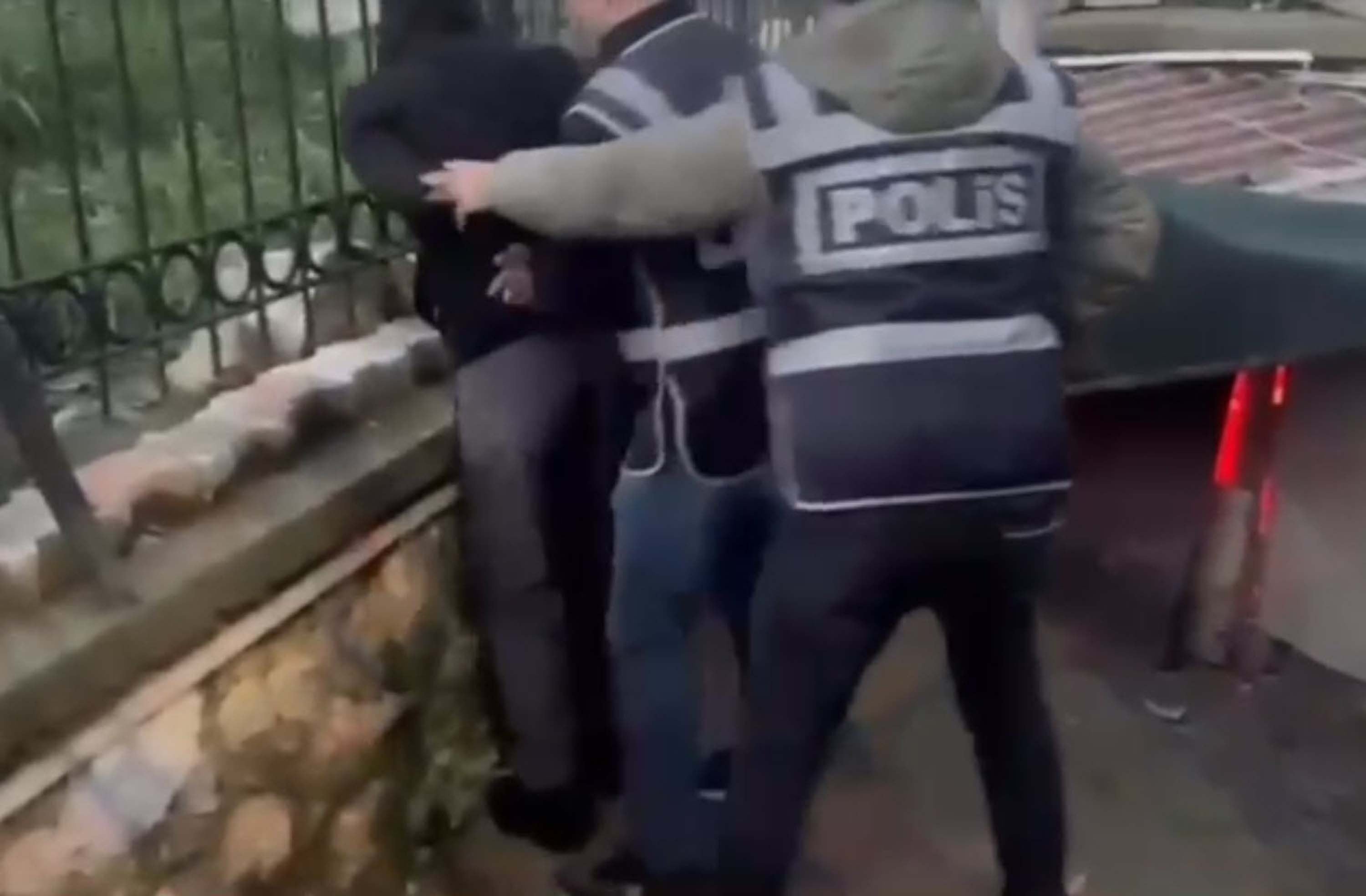 Kümesteki firariyi ‘öksürük’ yakalattı: 44 yıl cezası vardı!