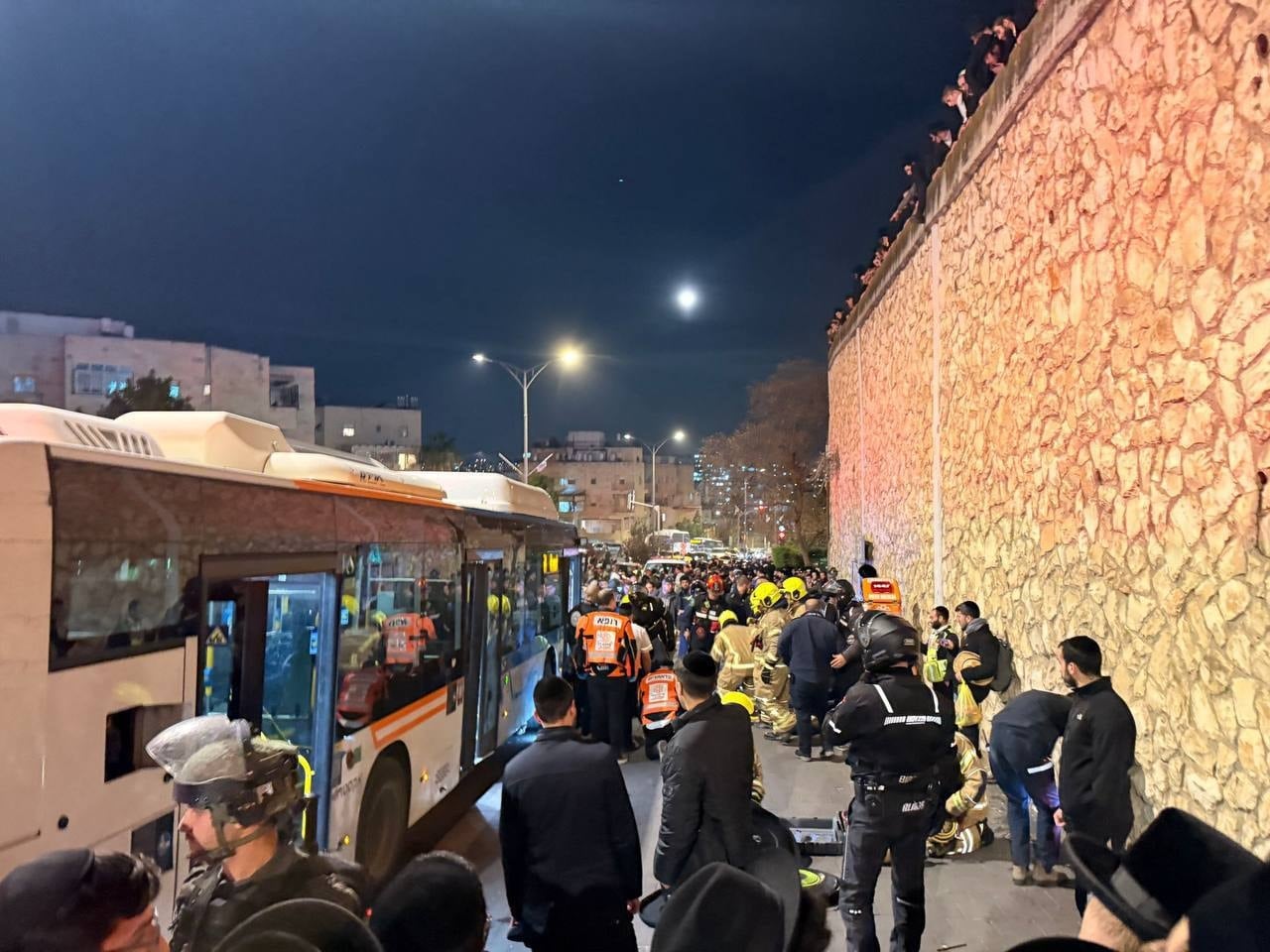 İsrail'de hükümet karşıtı protestocuların üzerinden otobüs geçti: 14 yaşındaki çocuk öldü