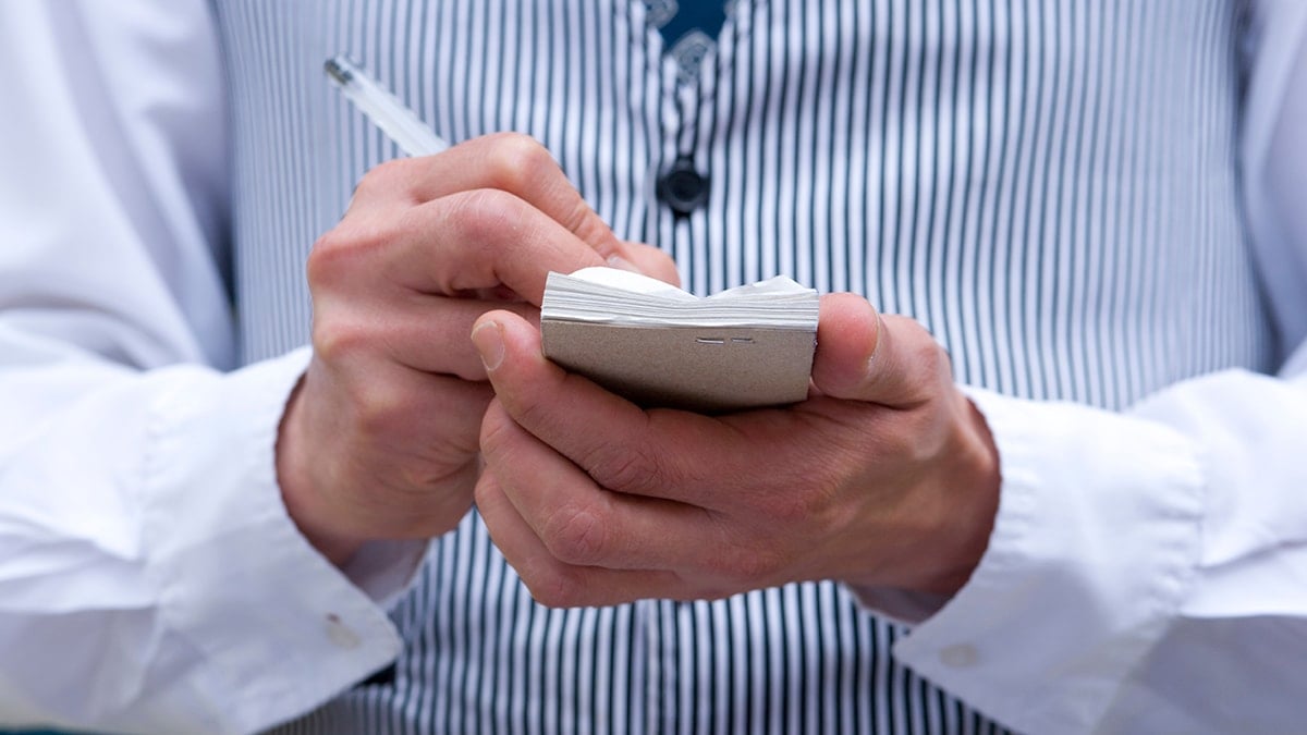 Garsonun bıraktığı notu gören turistler, restoranı hemen terk etti