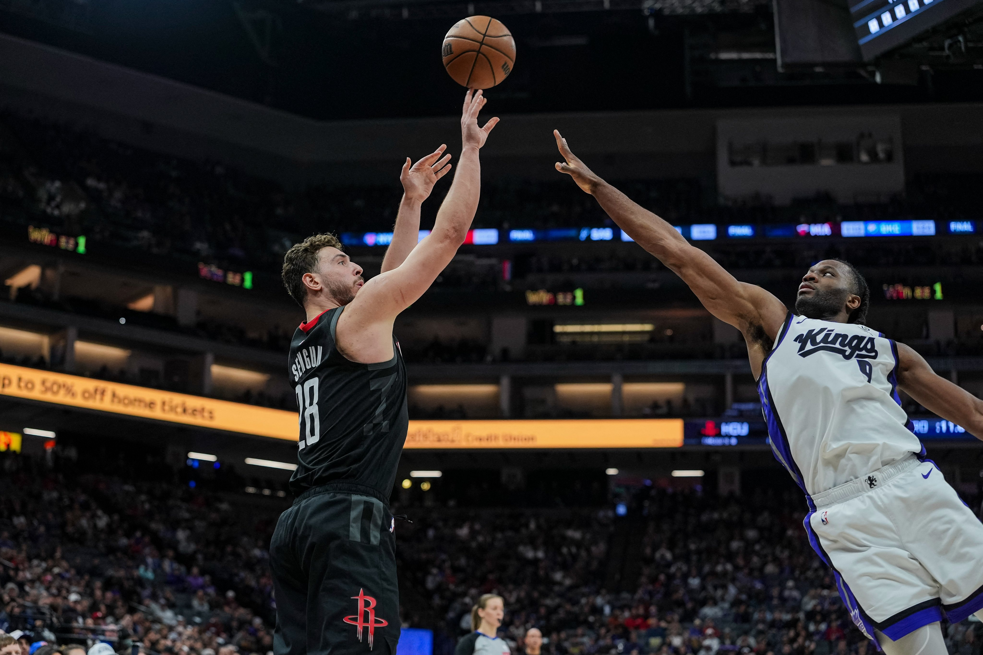 Alperen Şengün parkelere geri döndü