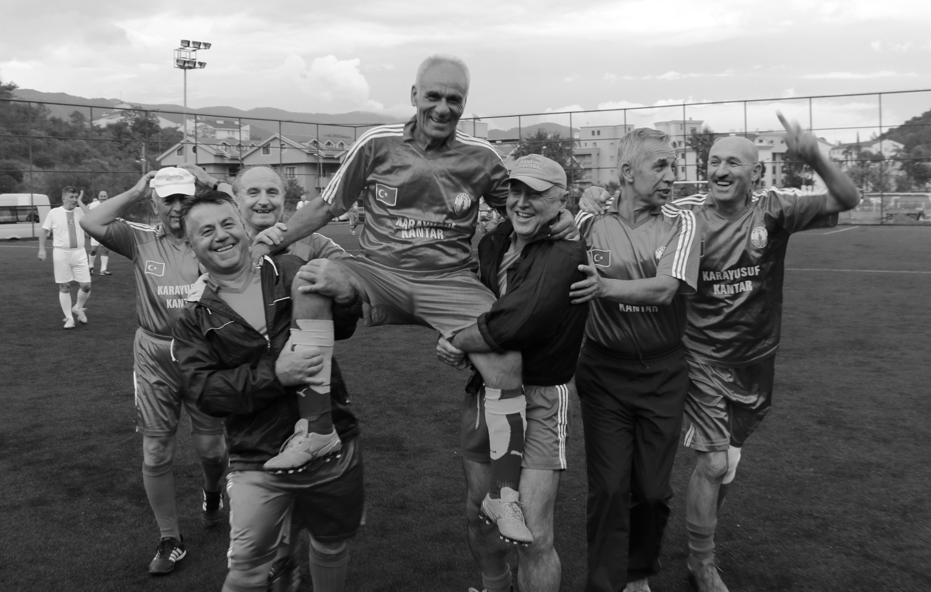 60 yıl aktif futbol oynayan efsane hayatını kaybetti!