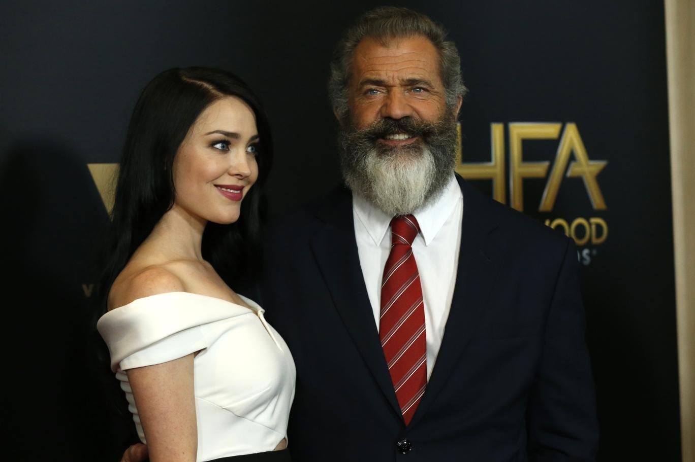 Efsane sanatçı yol ayrımına geldi: Kendisinden 34 yaş küçük sevgili ile aşk sona erdi