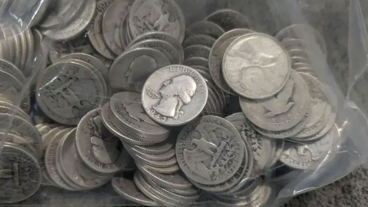 Evlerinin tavanından resmen hazine düştü