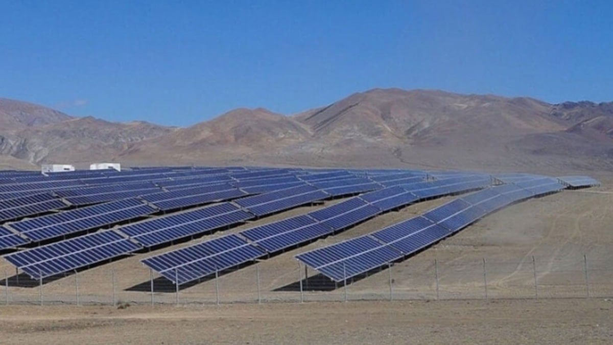 22 milyonluk şehir bedava elektriğe kavuşacak: Çölün ortasında devasa güneş paneli sistemi kuruldu