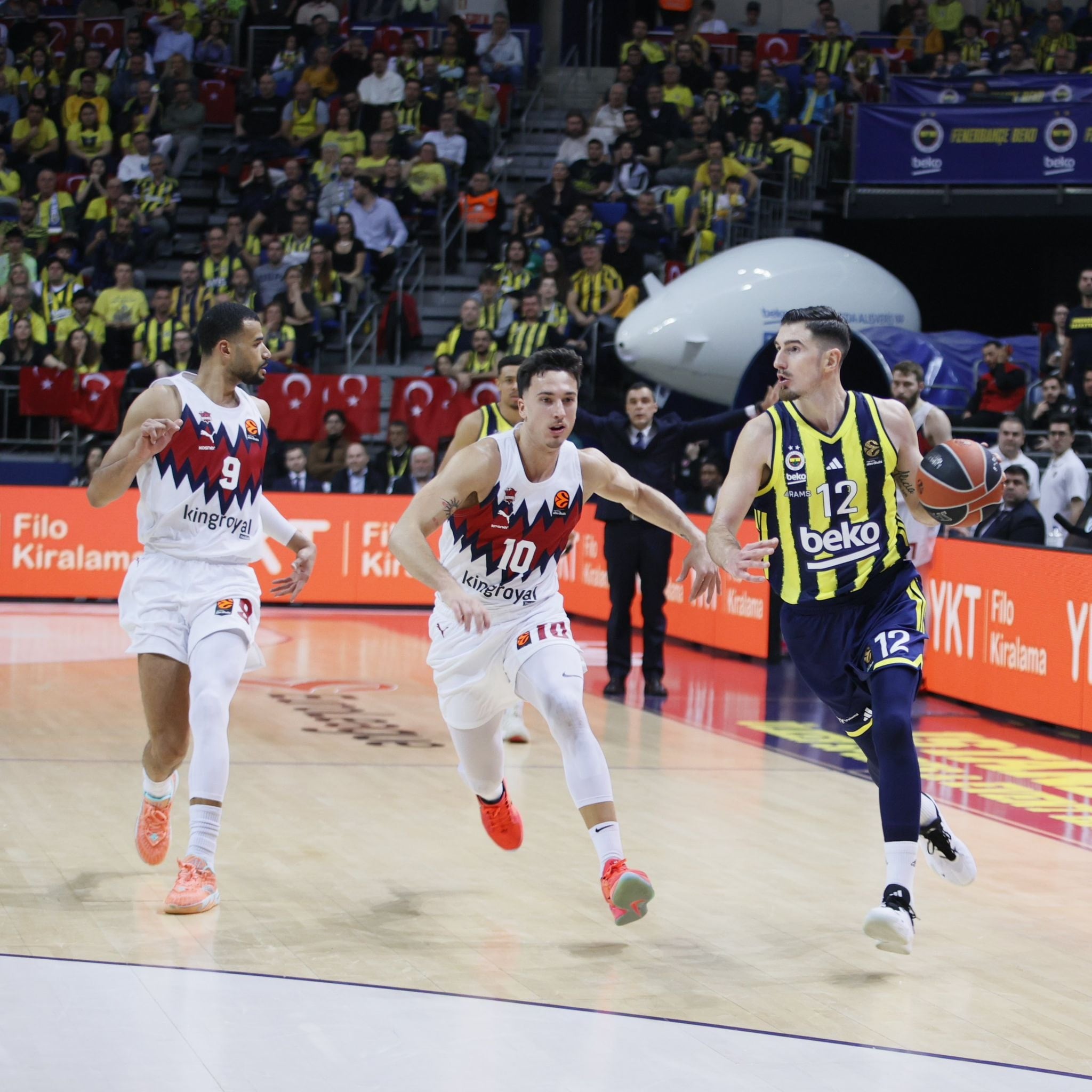 Fenerbahçe Beko, Baskonia'yı farklı geçti