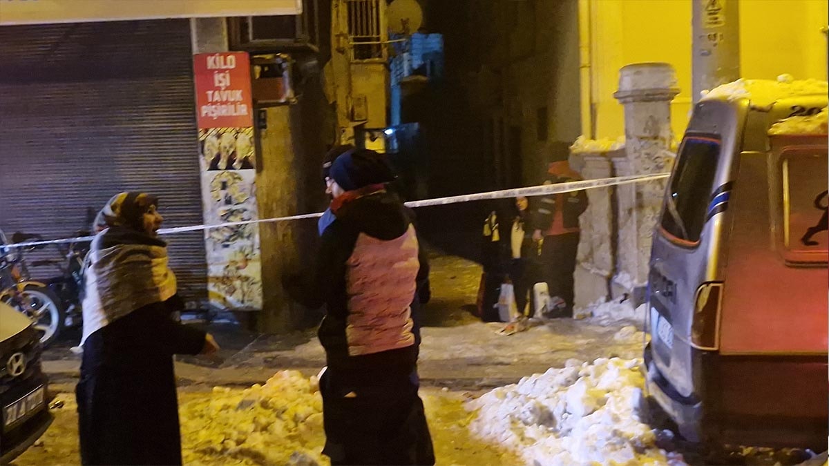 Kolon çatlağı paniğe neden oldu: 2 apartman tahliye edildi