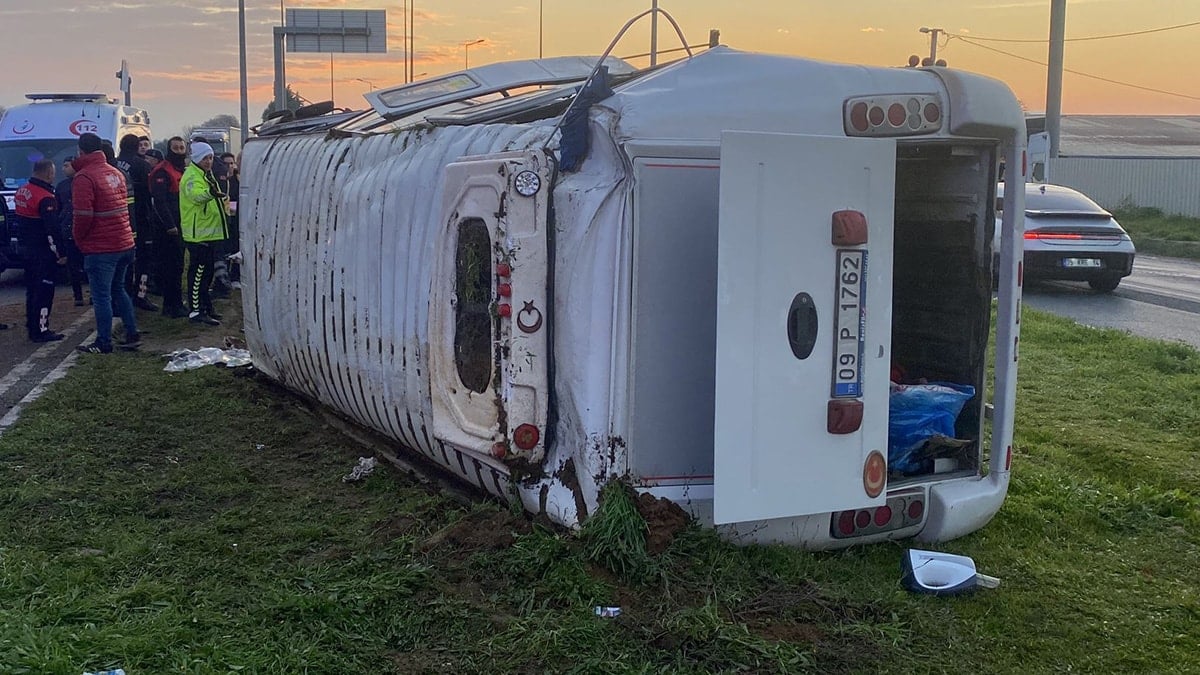 İşçi servisi devrildi! Çok sayıda yaralı var