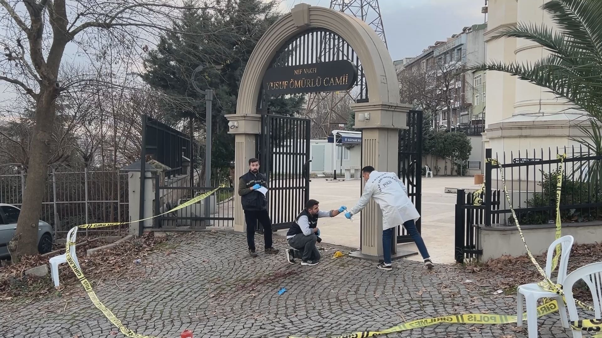 Annesinin cenazesinde kardeşini katletti: Biri mezara, öbürü hapse