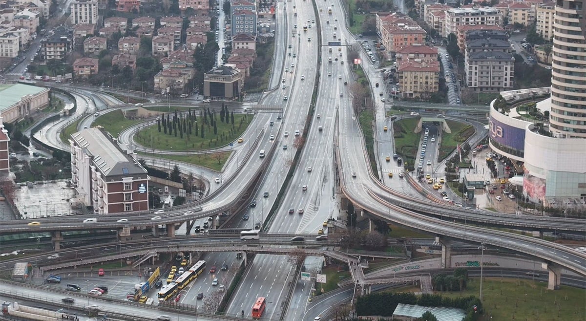 İstanbul halkı toplu taşımayı kullandı, yollar boş kaldı