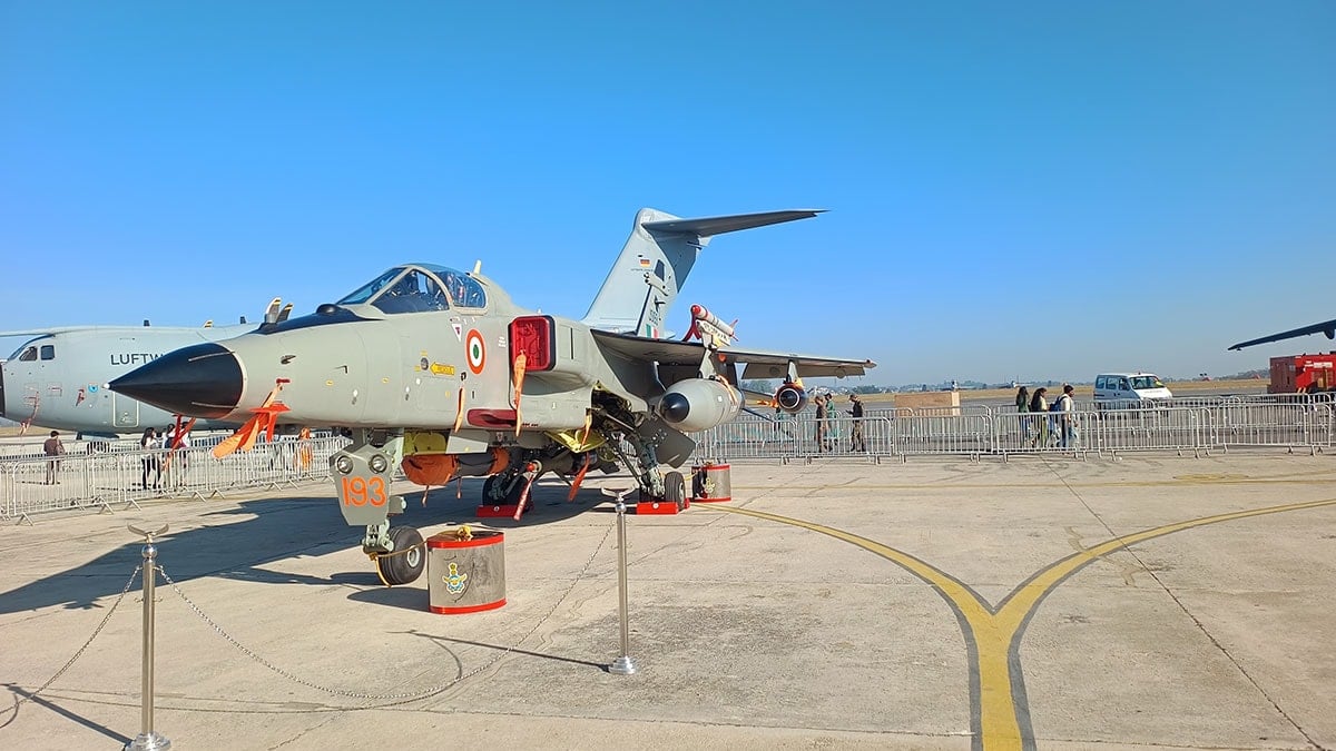 Kimsenin yüzüne bakmadığı 60 yıllık savaş uçaklarını bu yüzden toplamışlar