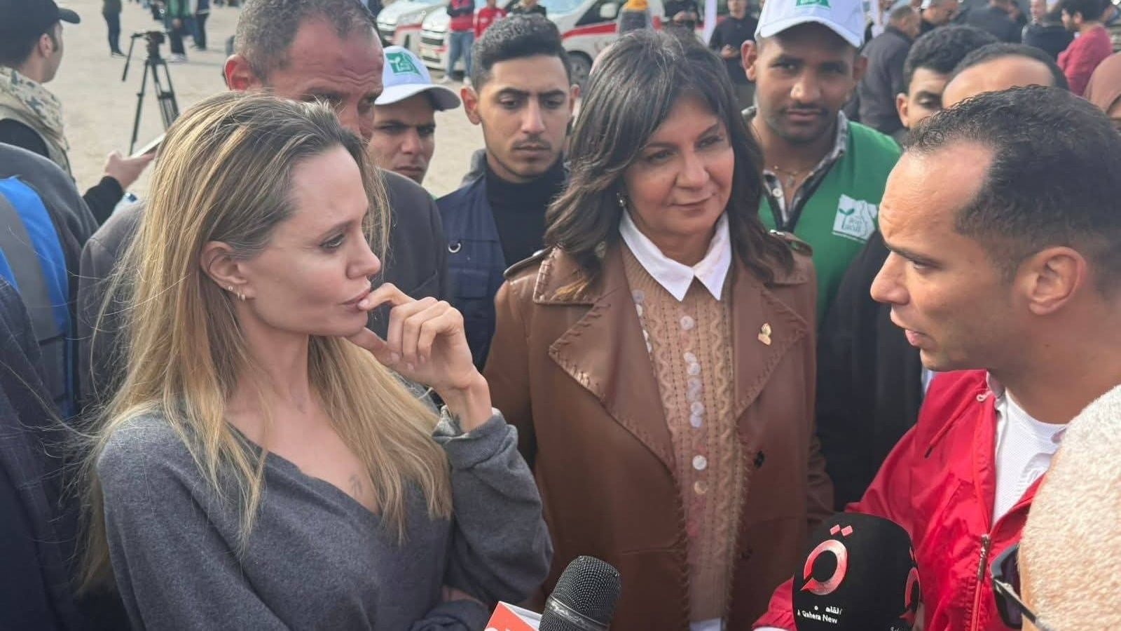 Angelina Jolie sınır kapısında