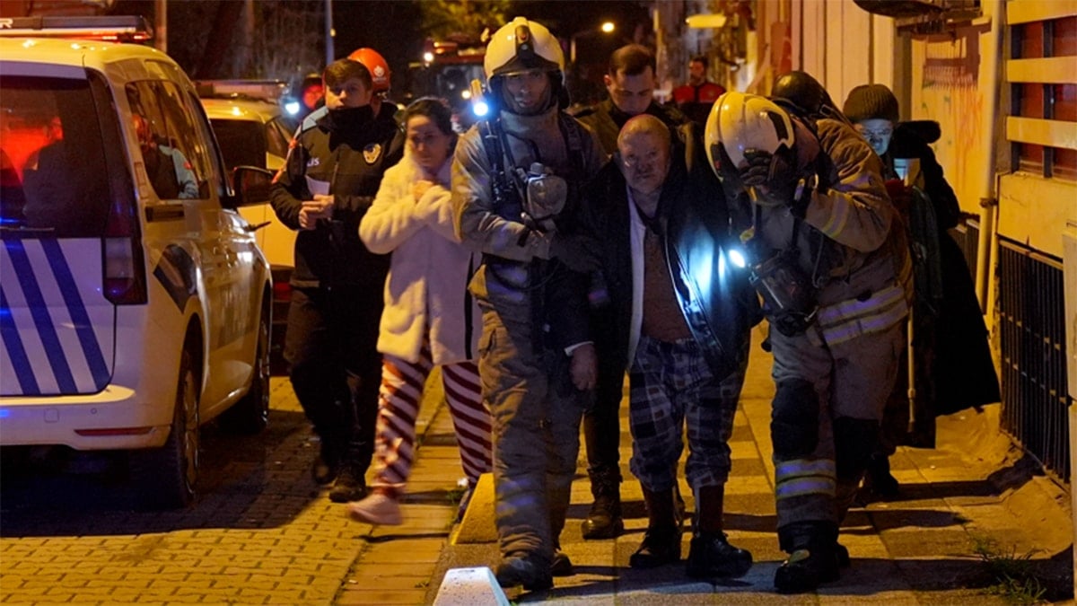 İstanbul'da korkutan yangın: 1'i ağır 8 kişi yaralandı