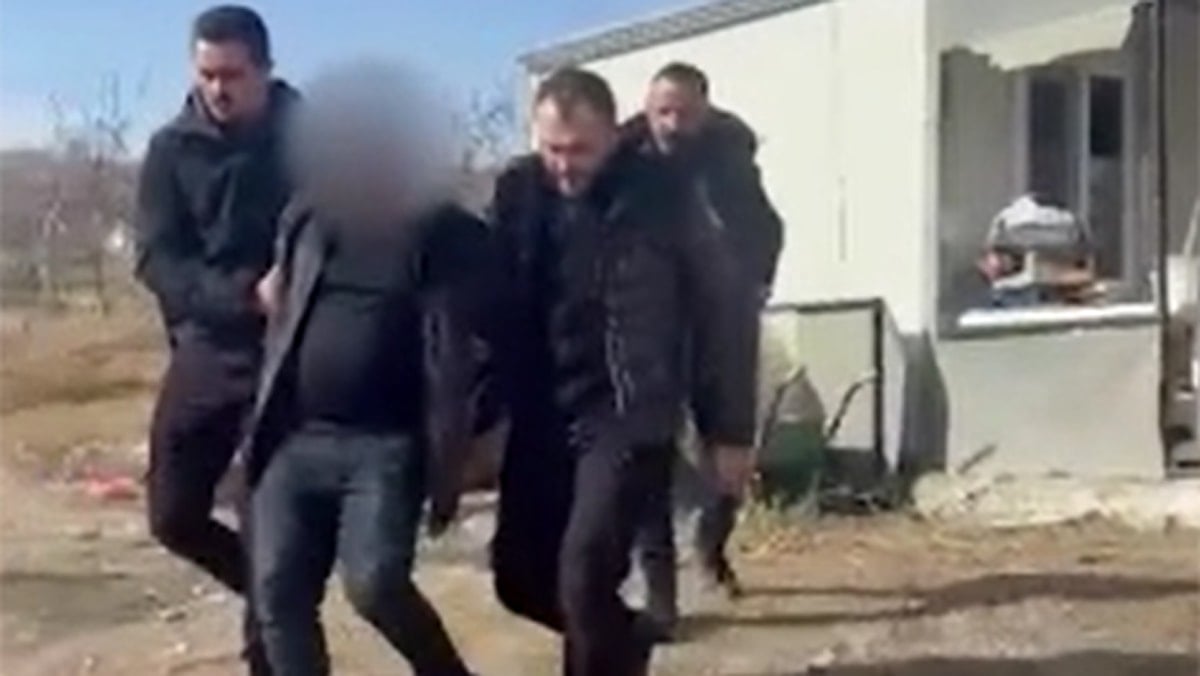 Kadın kılığına girdi yine de kaçamadı