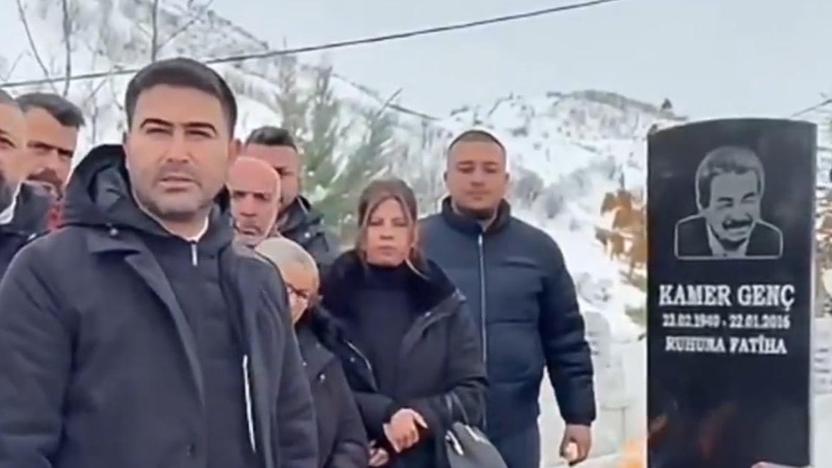 AKP’li başkan, Kamer Genç’in mezarını ziyaret etti