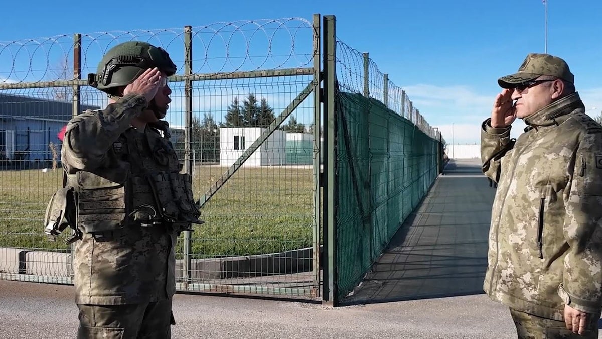 Sınırda hareketlilik! Kara Kuvvetleri Komutanı da gitti