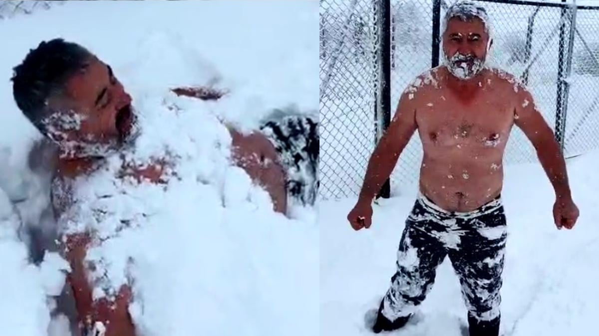 Karda soyunup kar banyosu yaptı