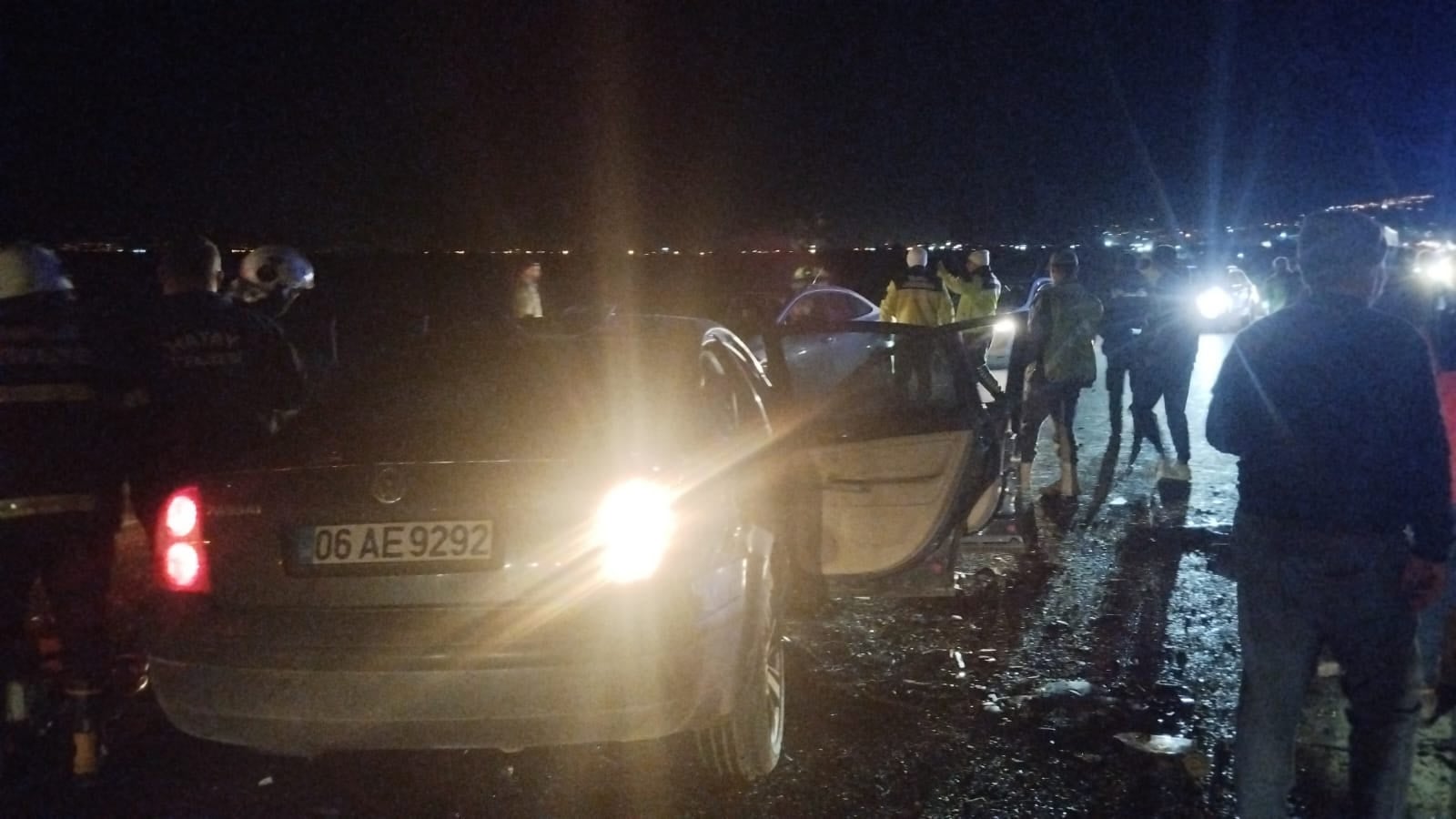 Otomobil ile minibüs çarpıştığı kazada can pazarı: 1 ölü 5 yaralı