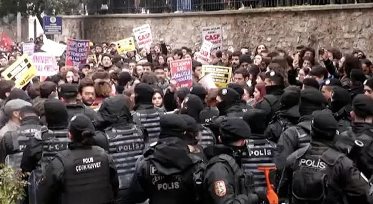 Sokakta itiraz ettiler, yurtta cezalandırıldılar