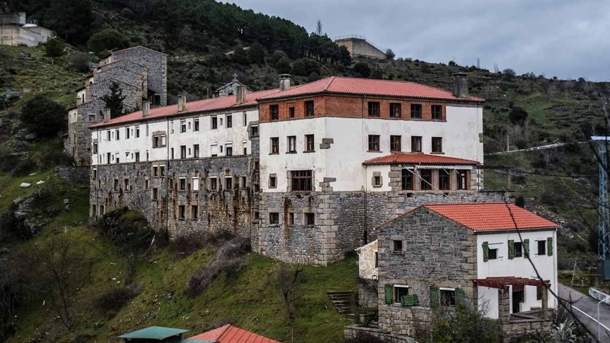 İstanbul'da 2+1 daire fiyatına İspanya'da koskoca bir köyün sahibi oldular