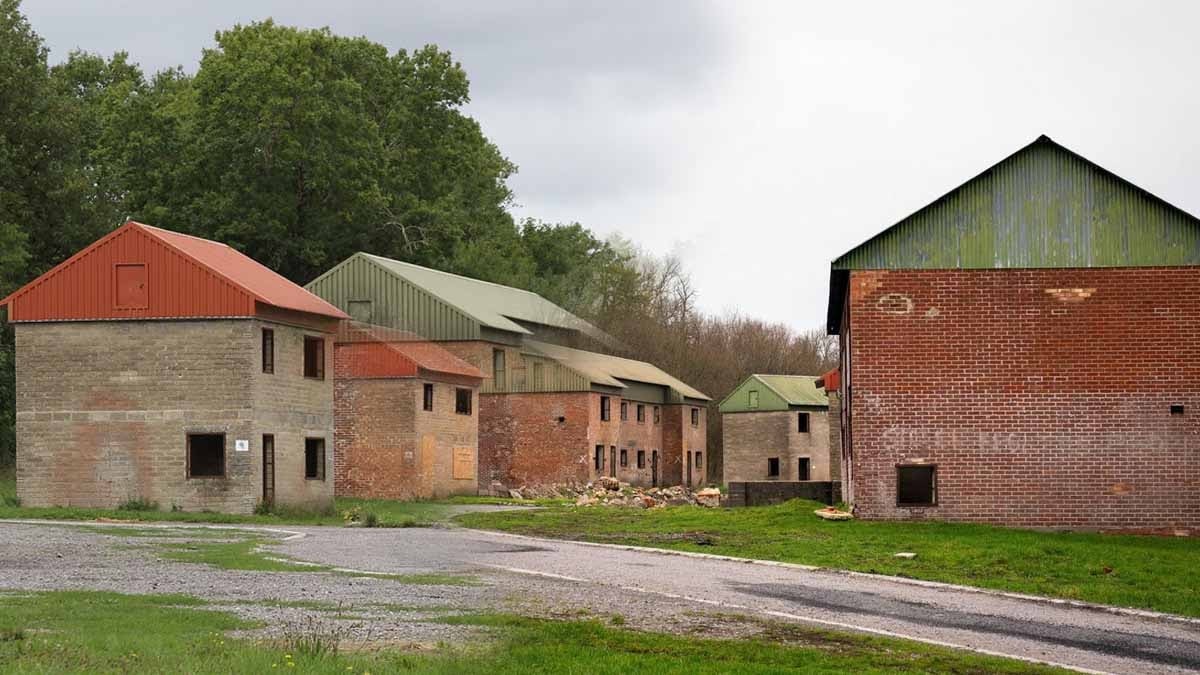 82 yıl önce bir gecede boşaltılan 'hayalet' köye, yılda sadece 12 gün giriş izni veriliyor