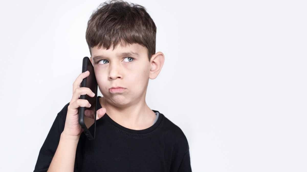 İlk telefonunu 12 yaşında alan çocuklara uyarı!