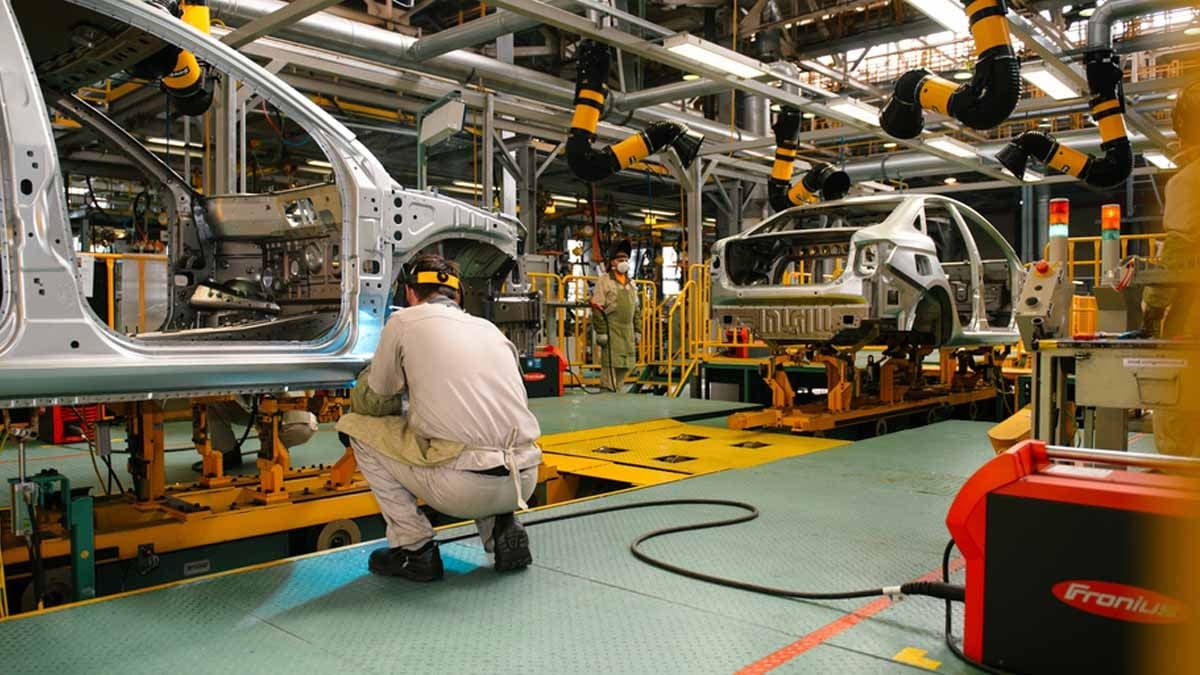 Otomotiv devi Renault savaşa giriyor: Ayda 600 adet üretecek